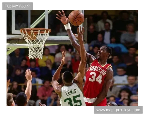 奥拉朱旺低位单打提升效率 领先姚明篮下终结能力明显